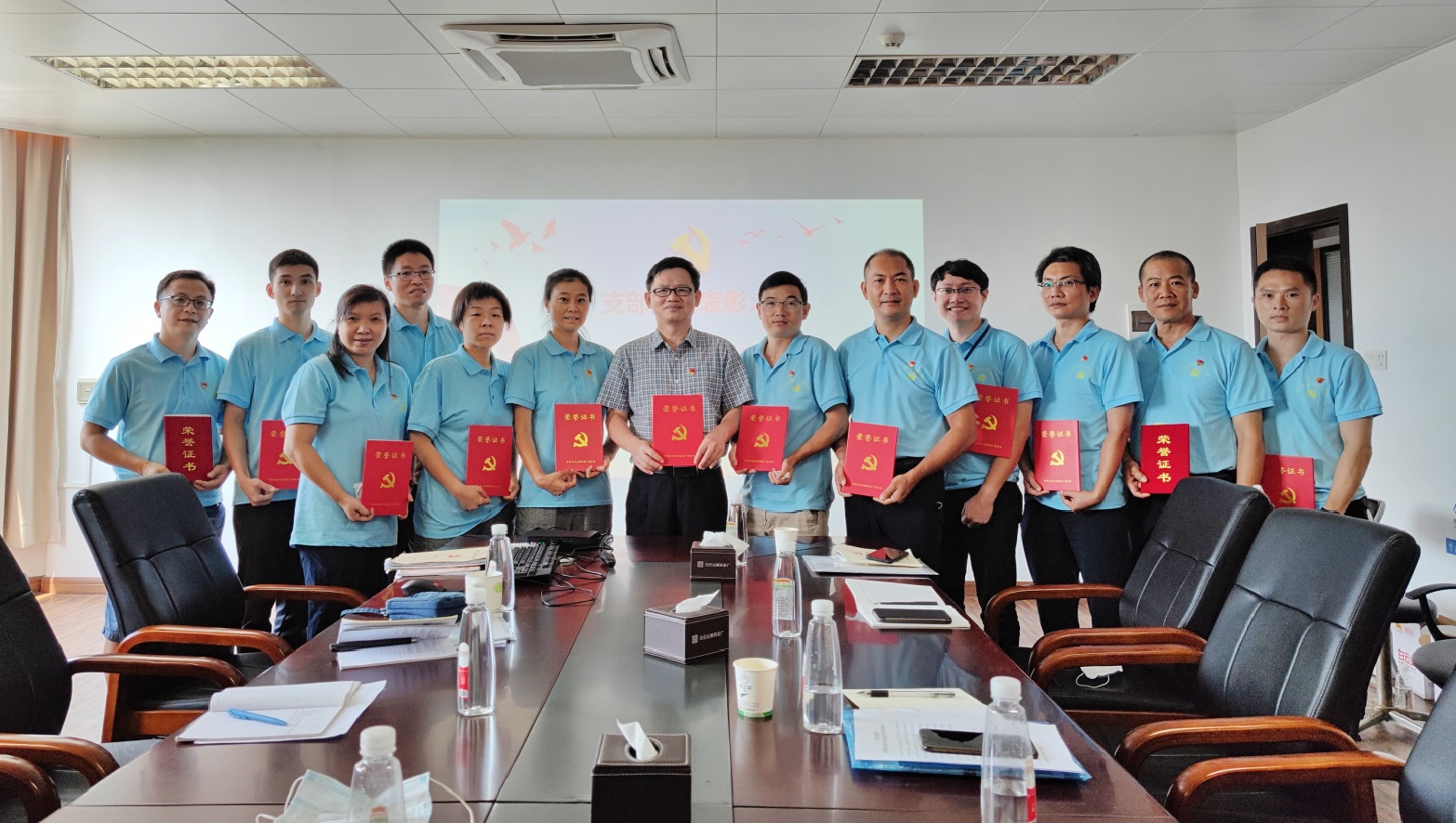 学党史悟初心 树典范开新局——记第六党支部主题党日运动