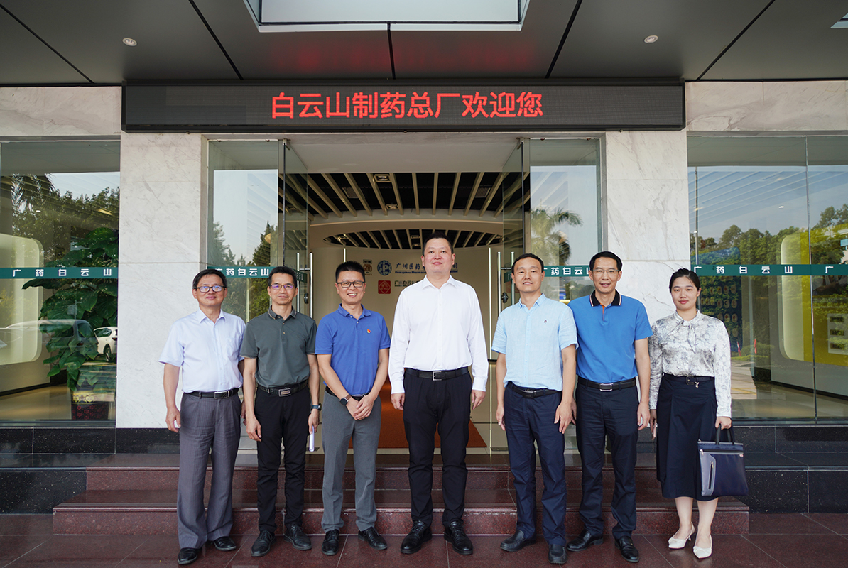 白云戋戋委常委、区人武部政委叶飞率队走访慰问总厂高条理人才赖烨才博士