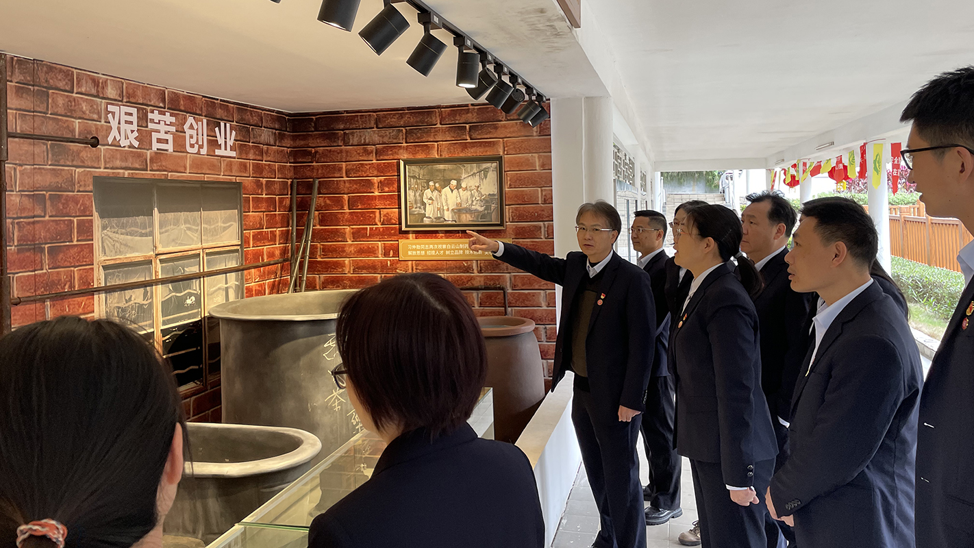 不忘初心、勇毅前行——第二党支部开展主题党日运动