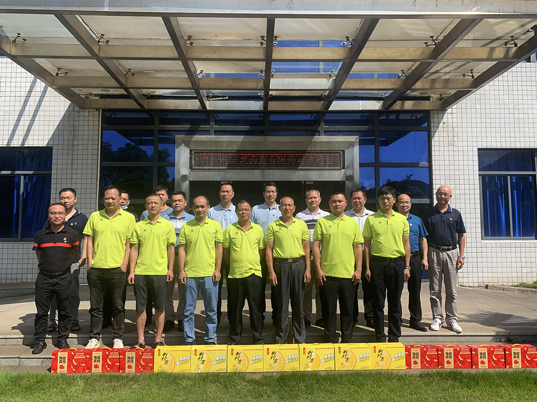 第四党支部“退役武士慰问座谈会”主题党日运动