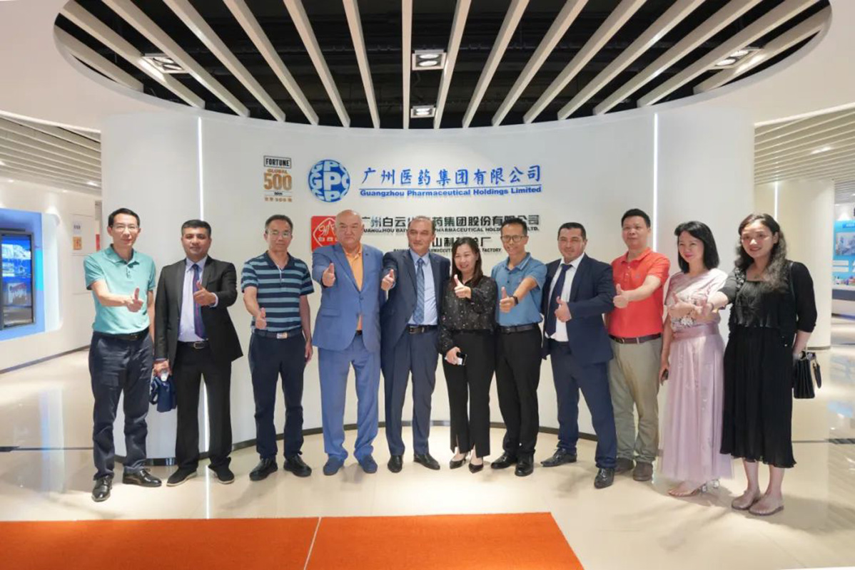 乌兹别克斯坦共和国首都塔什干市卫生和盛行病及公共卫生部部长一行到36365官网调研交流